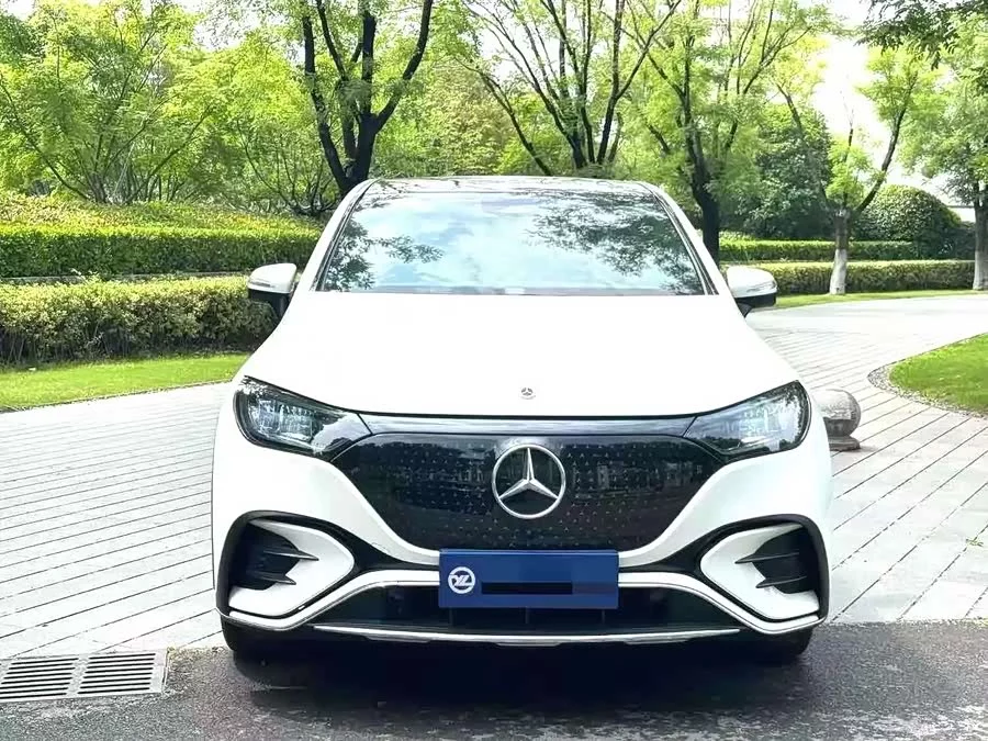 Mercedes Benz EQE SUV