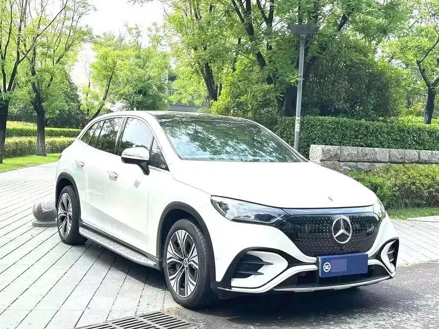 Mercedes Benz EQE SUV