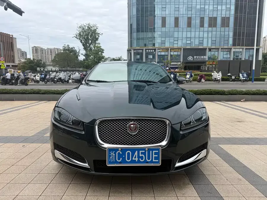 Jaguar XF