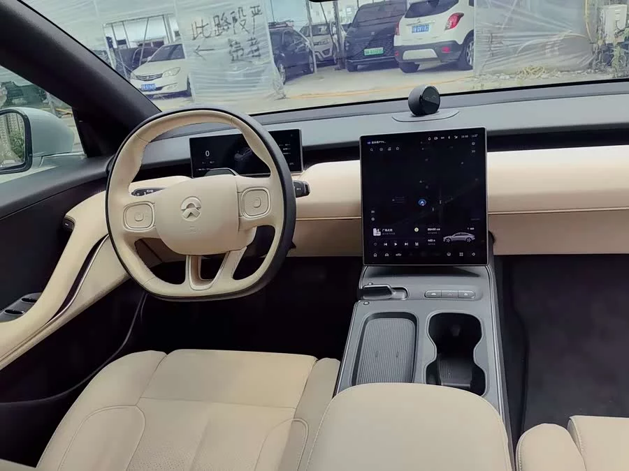 NIO ET5