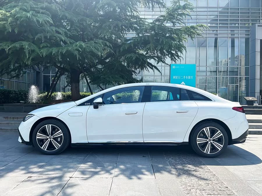 Mercedes Benz EQE