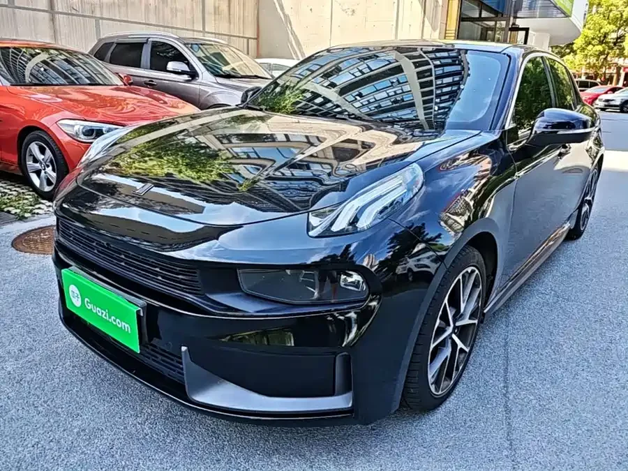 Lynk & Co 03