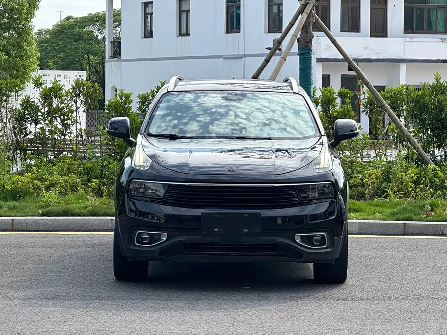 Lynk & Co 01
