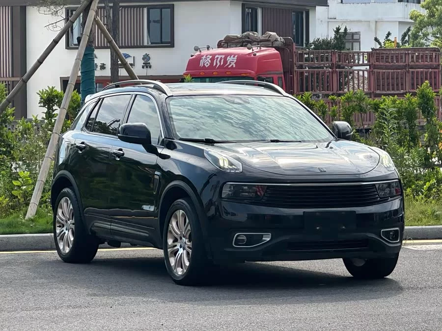 Lynk & Co 01