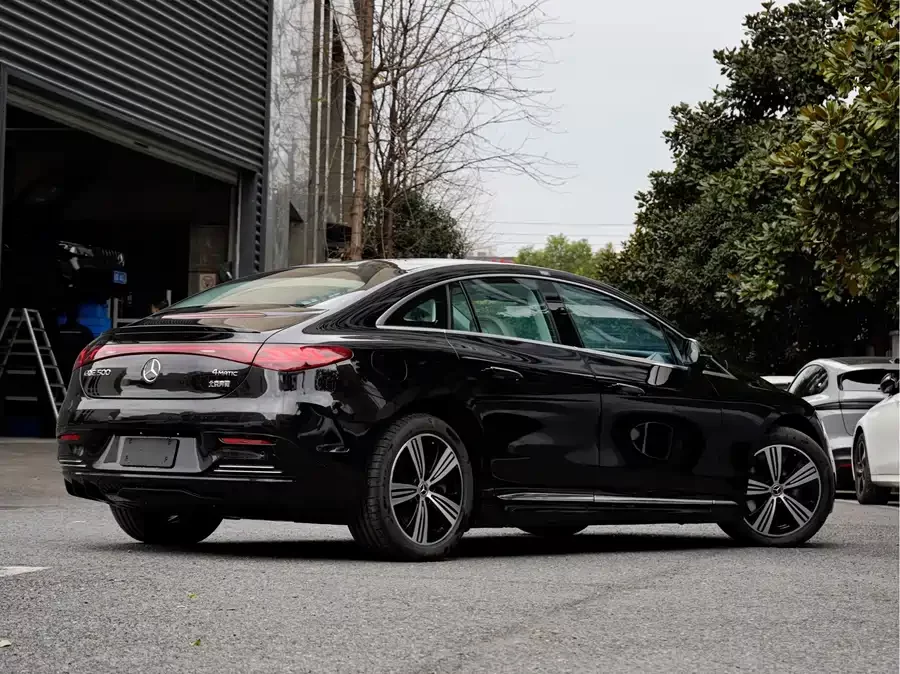 Mercedes Benz EQE