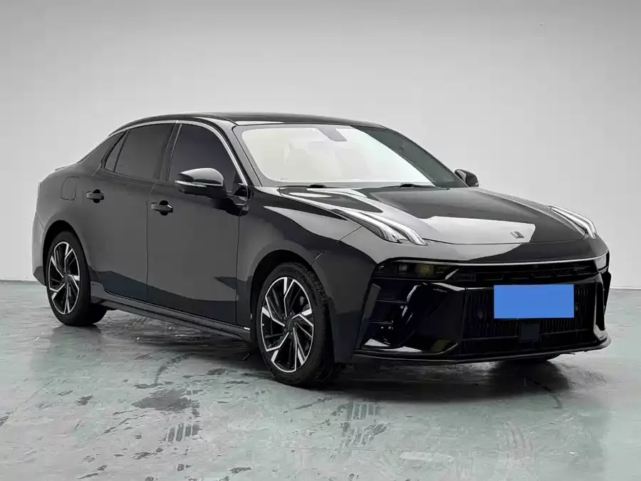 Lynk & Co 03