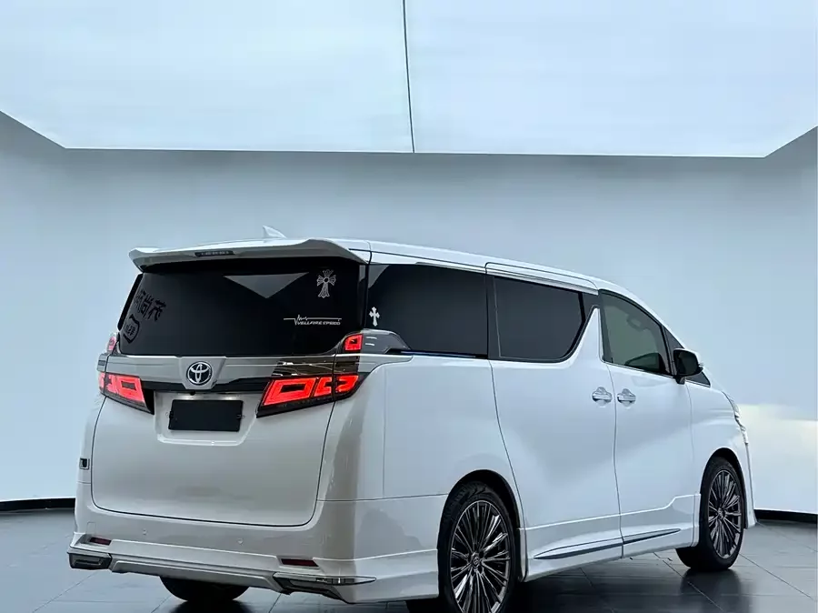 Toyota Crown Vellfire