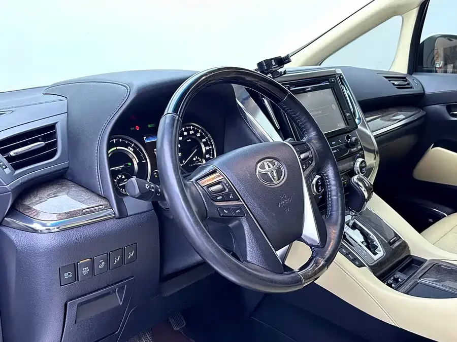 Toyota Crown Vellfire