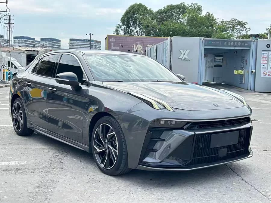 Lynk & Co 03
