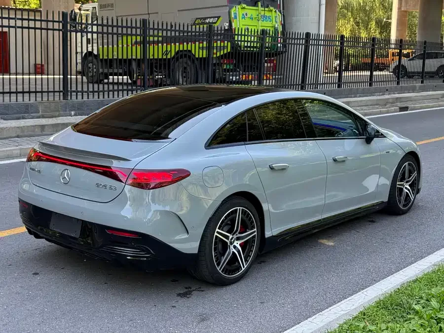 Mercedes Benz EQE AMG