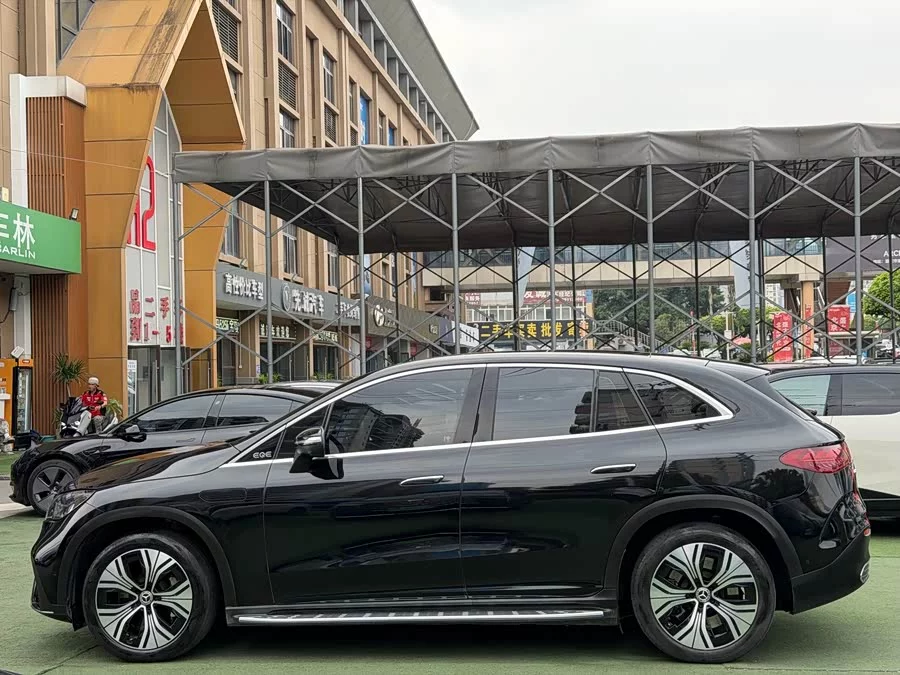Mercedes Benz EQE SUV