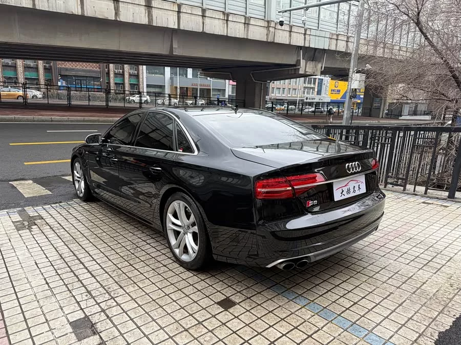 Audi S8