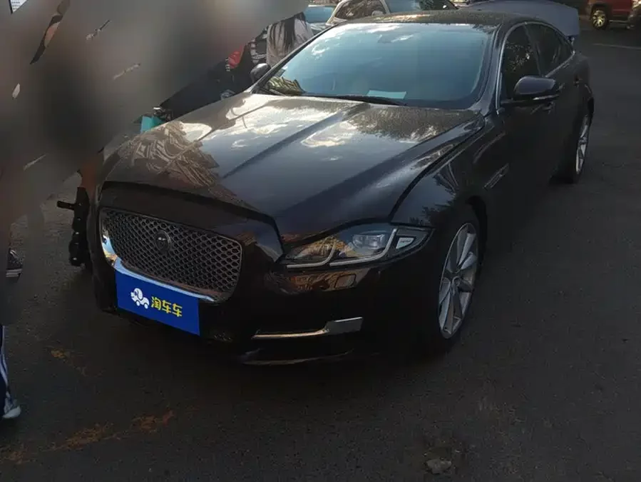 Jaguar XJ