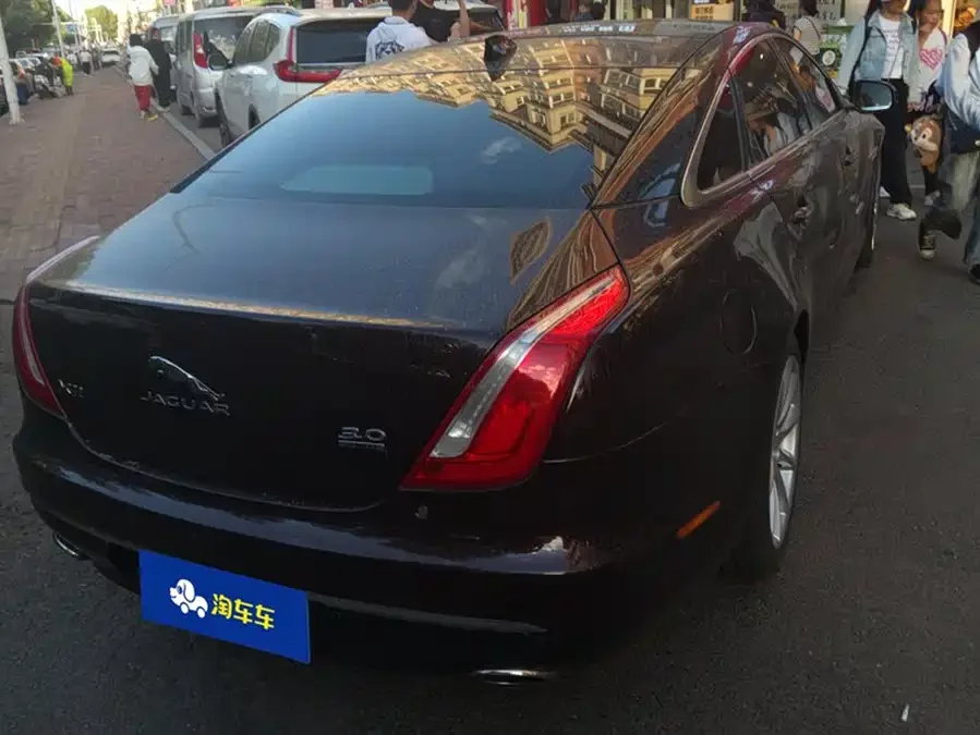 Jaguar XJ