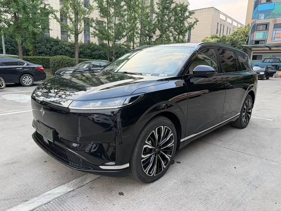 Dongfeng eπ008
