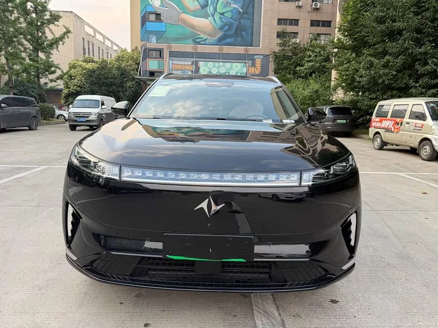 Dongfeng eπ008