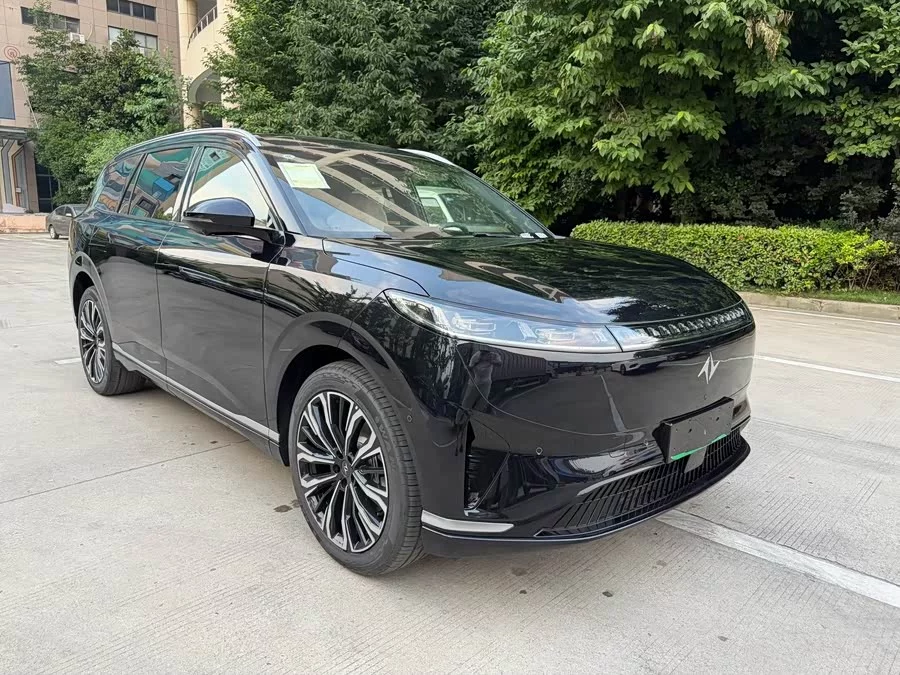 Dongfeng eπ008