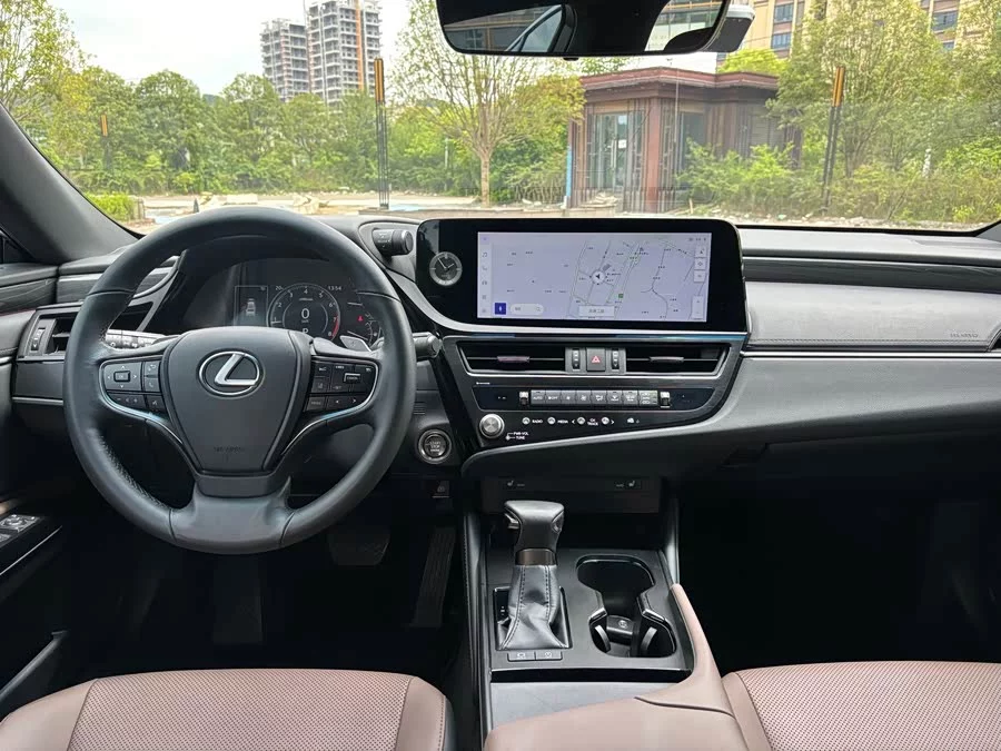 Lexus ES