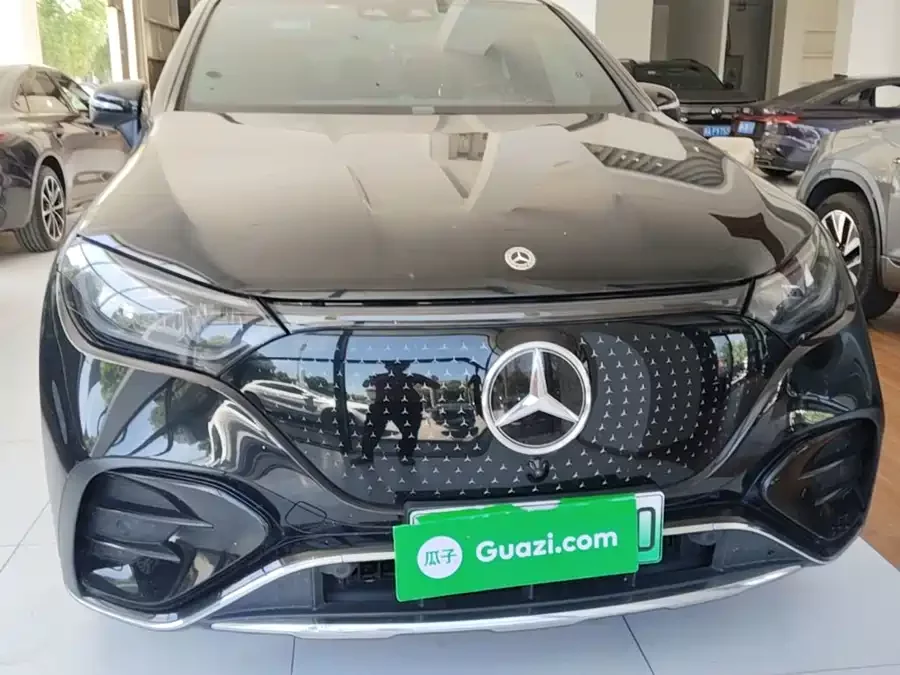 Mercedes Benz EQE SUV