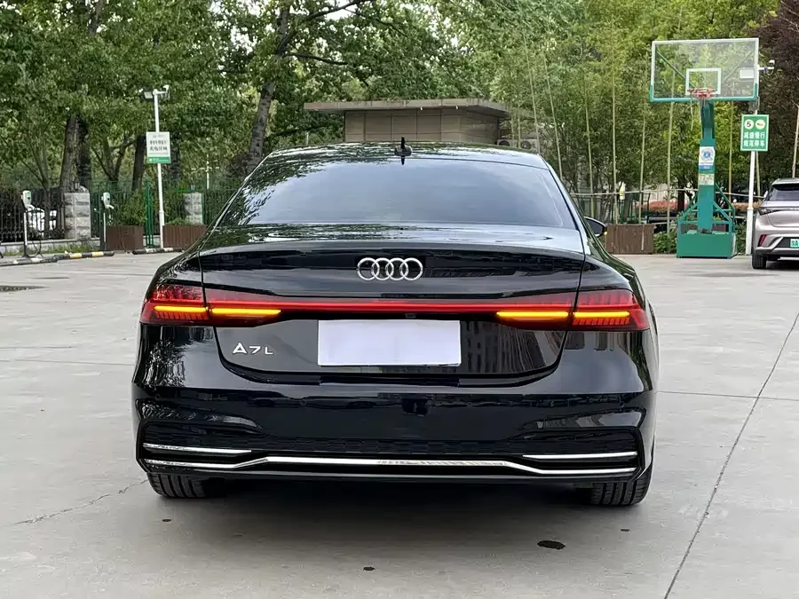 Audi A7L