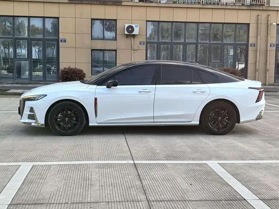 Hongqi H6