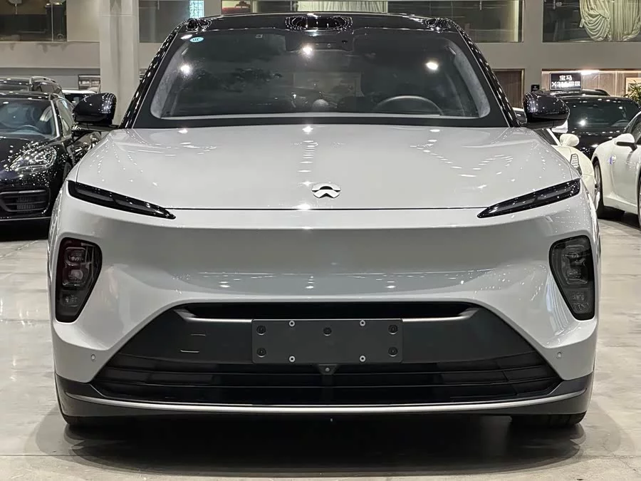NIO ES8