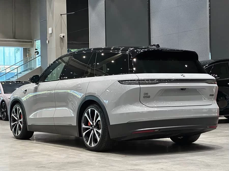 NIO ES8