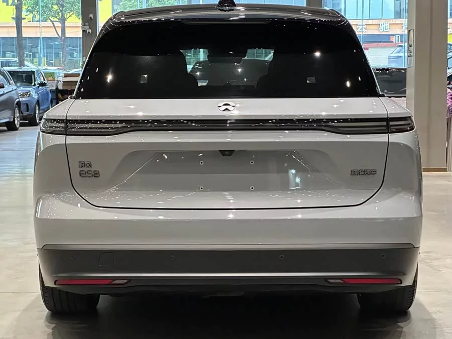 NIO ES8
