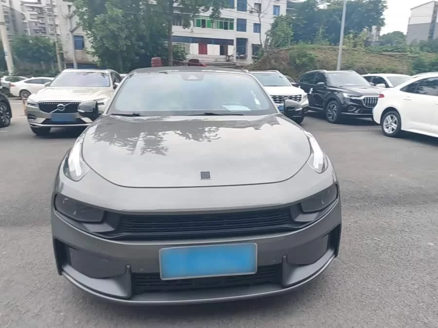 Lynk & Co 03