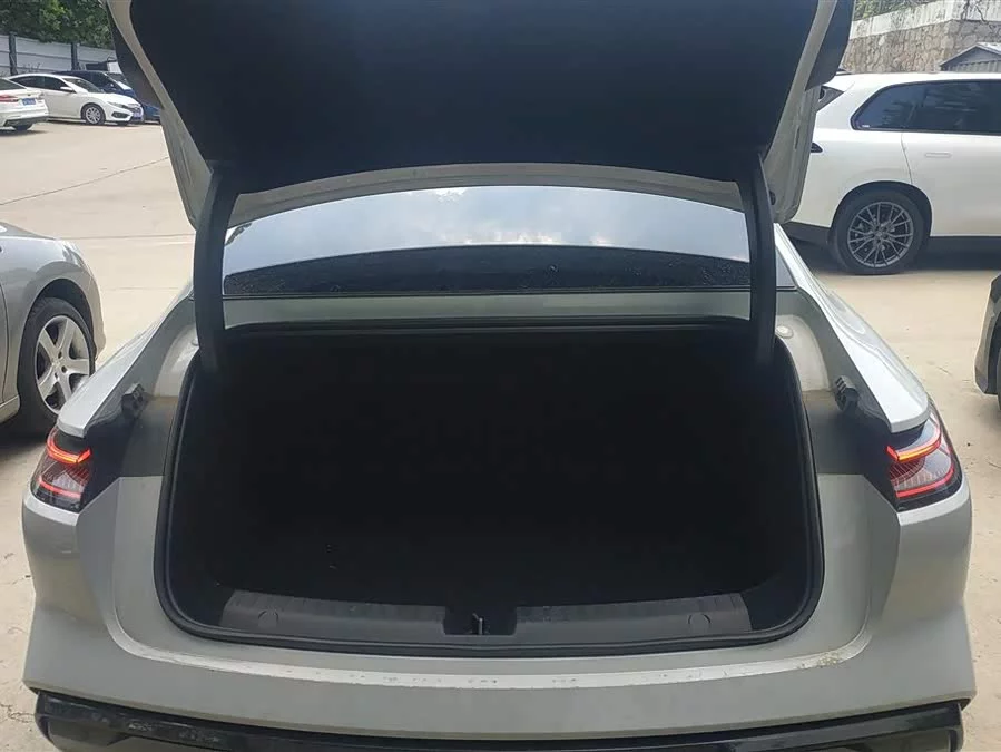Geely Galaxy E8