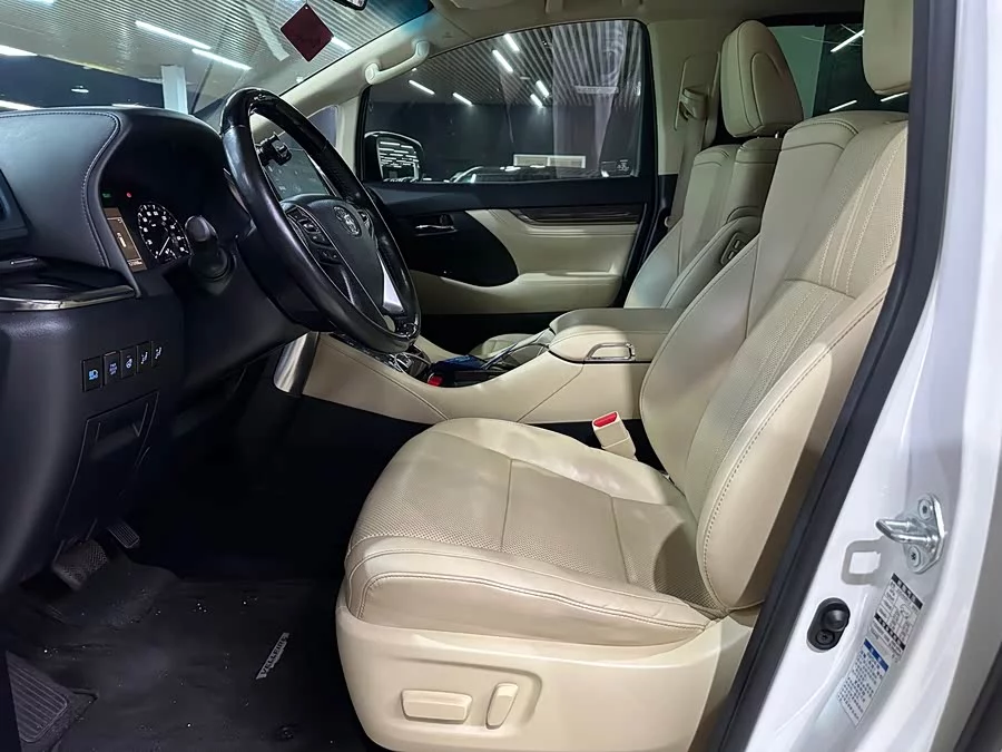 Toyota Crown Vellfire