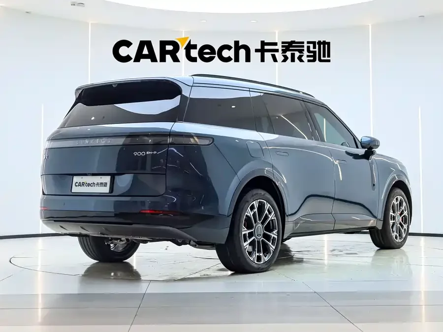 Lynk & Co 900
