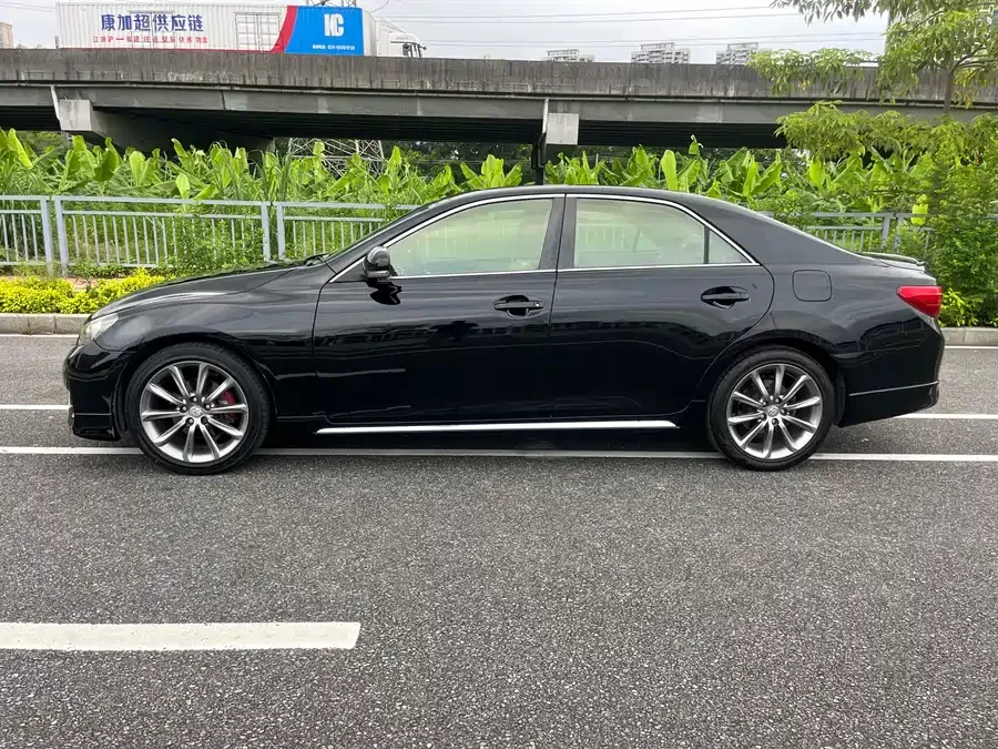 Toyota Reiz