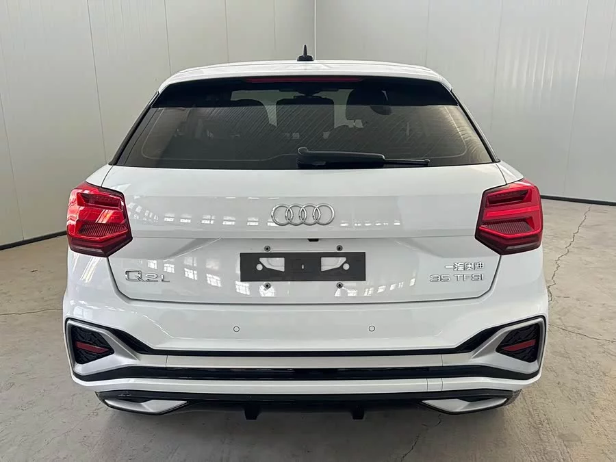 Audi Q2L