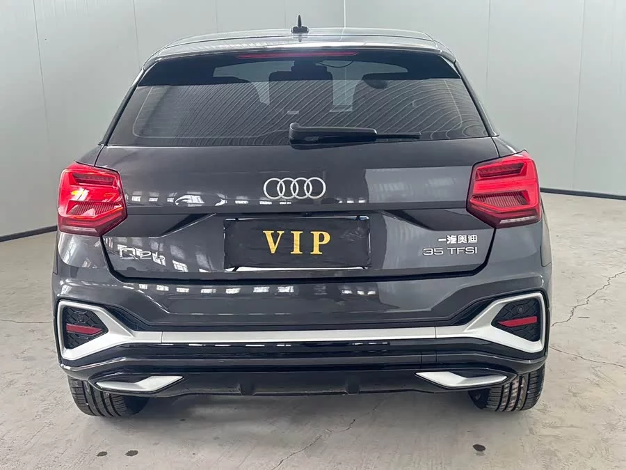 Audi Q2L