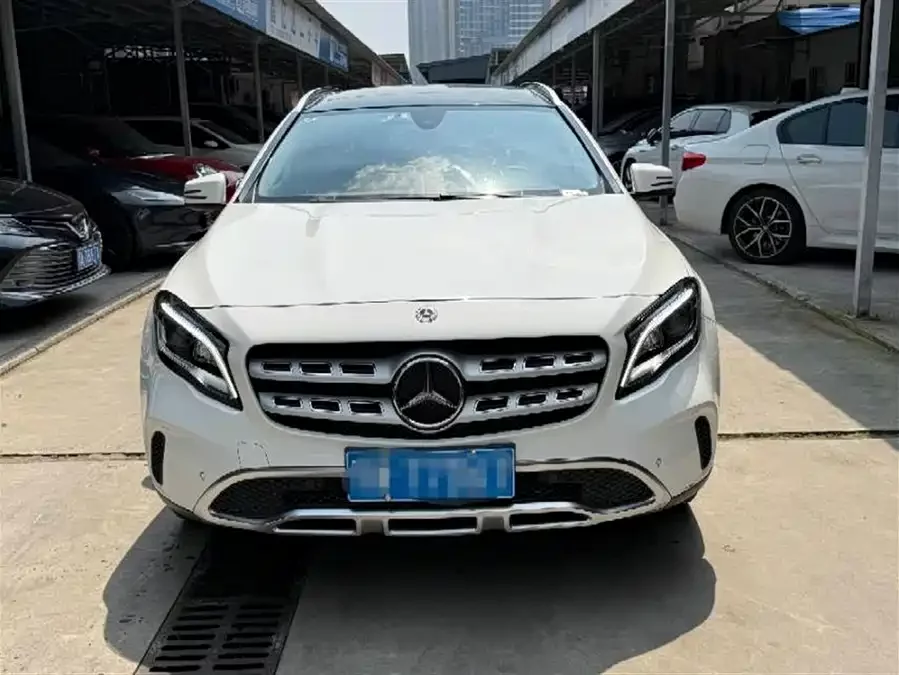 Mercedes Benz GLA