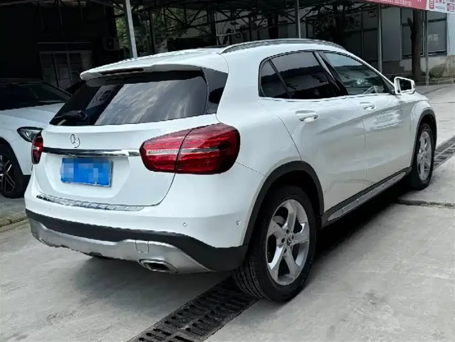 Mercedes Benz GLA
