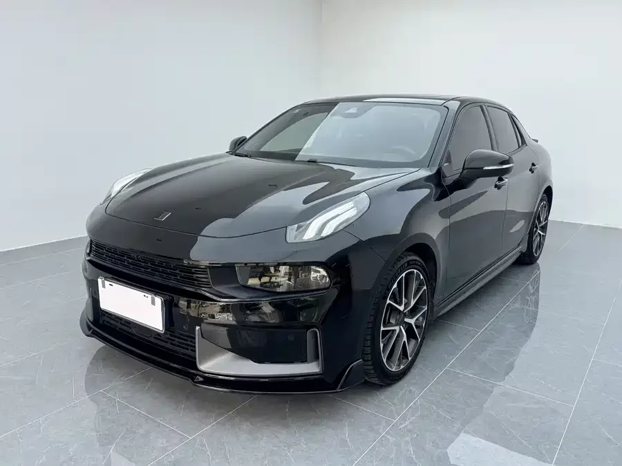 Lynk & Co 03