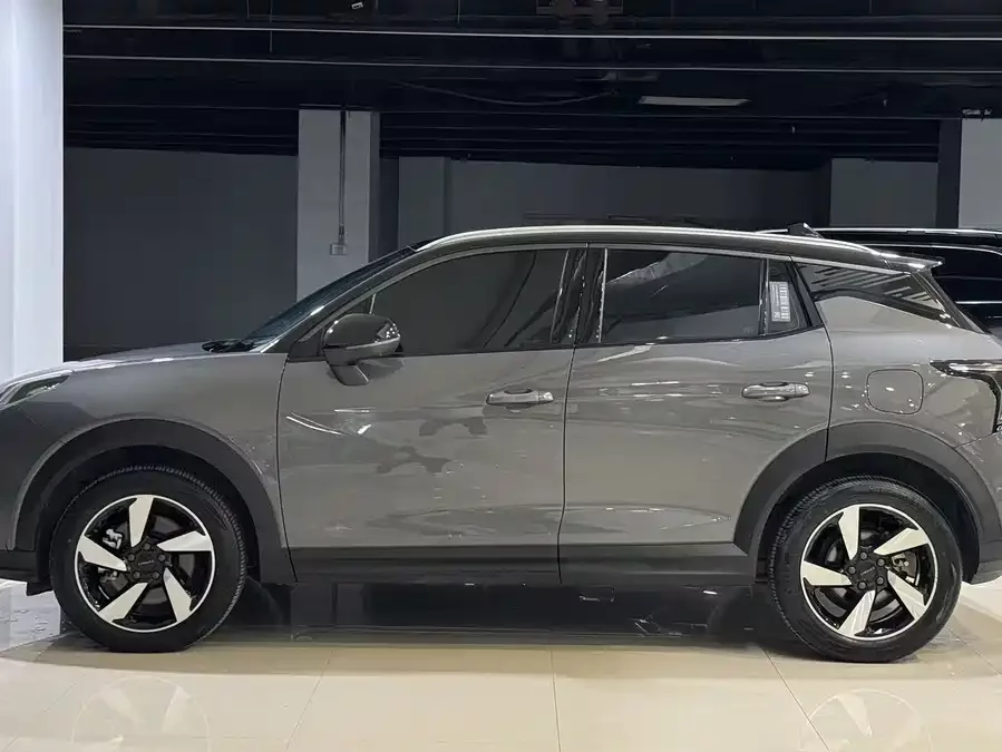 Lynk & Co 06