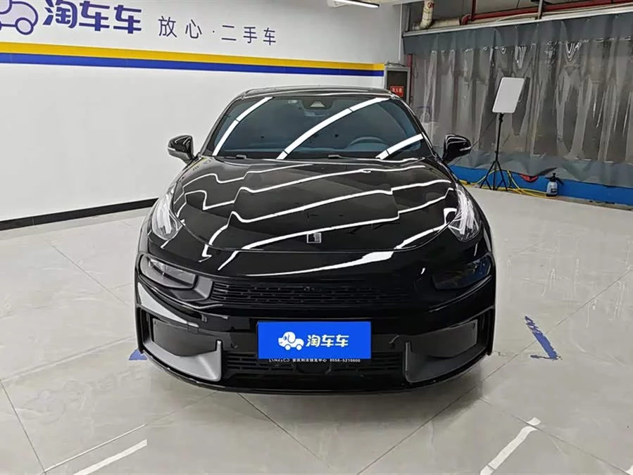Lynk & Co 03