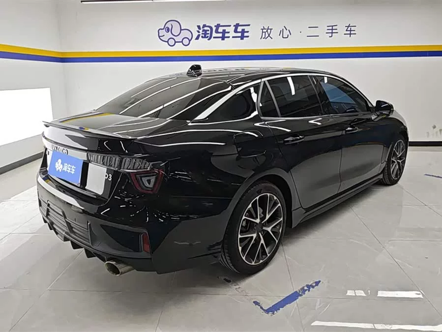 Lynk & Co 03