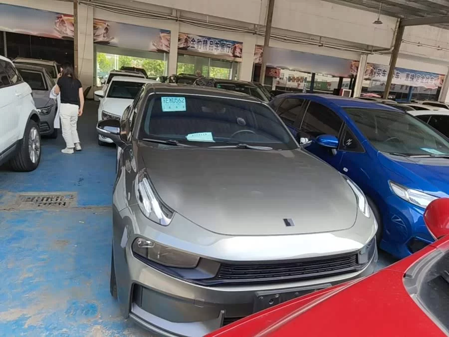 Lynk & Co 03