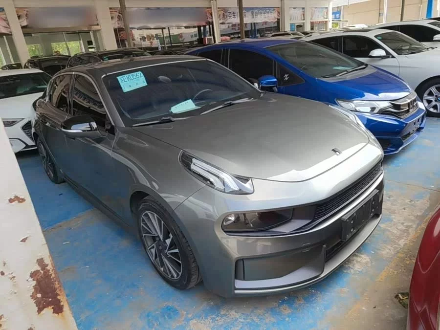 Lynk & Co 03