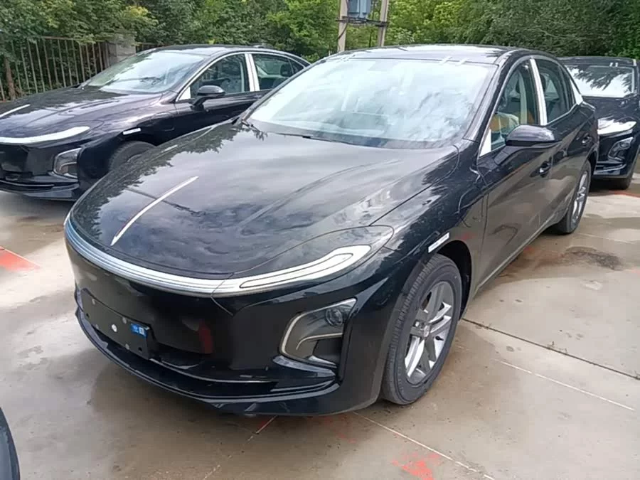 Hongqi E-QM5