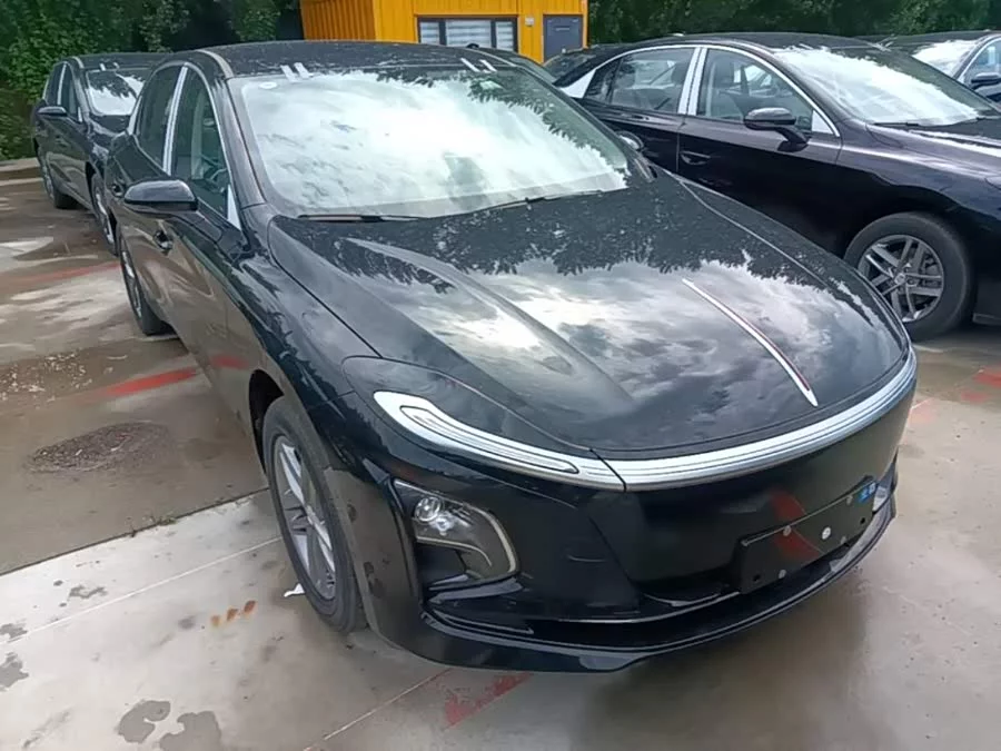 Hongqi E-QM5