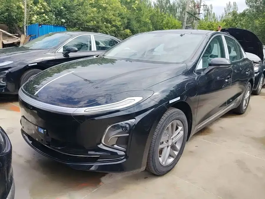 Hongqi E-QM5