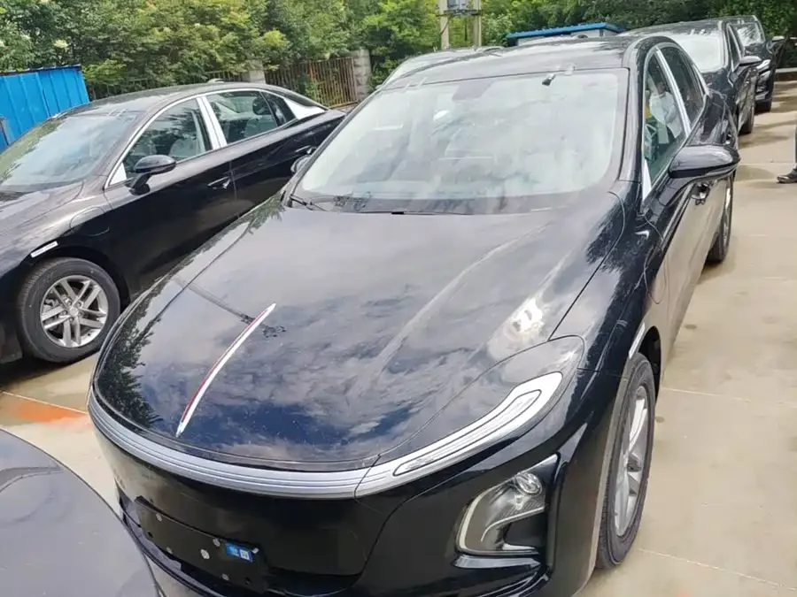 Hongqi E-QM5