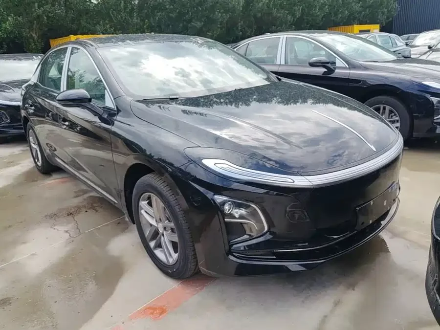Hongqi E-QM5