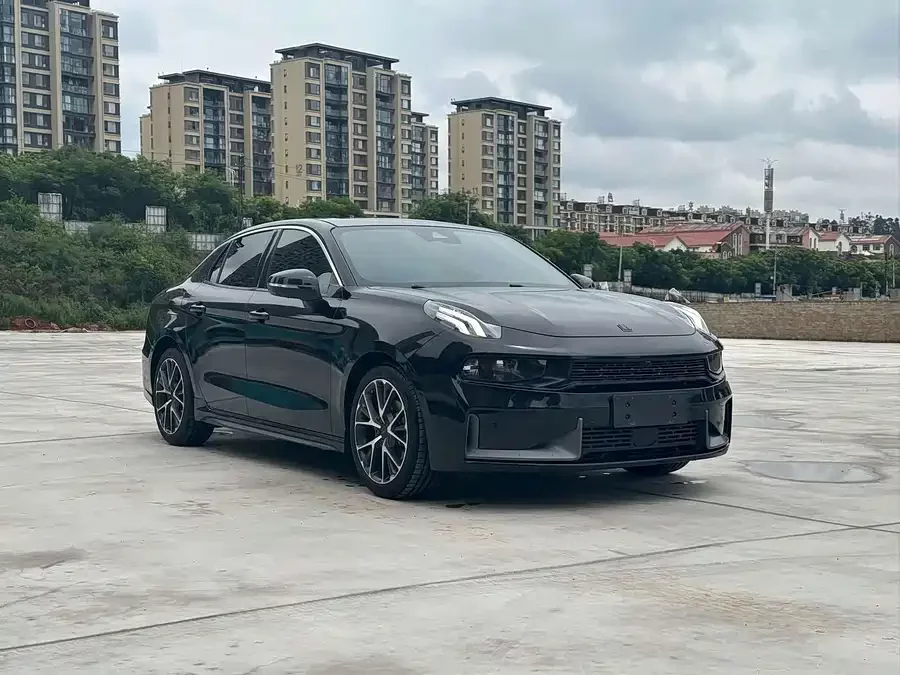 Lynk & Co 03