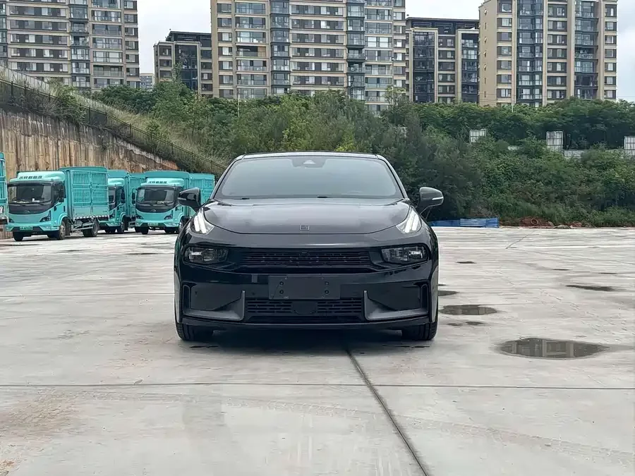 Lynk & Co 03
